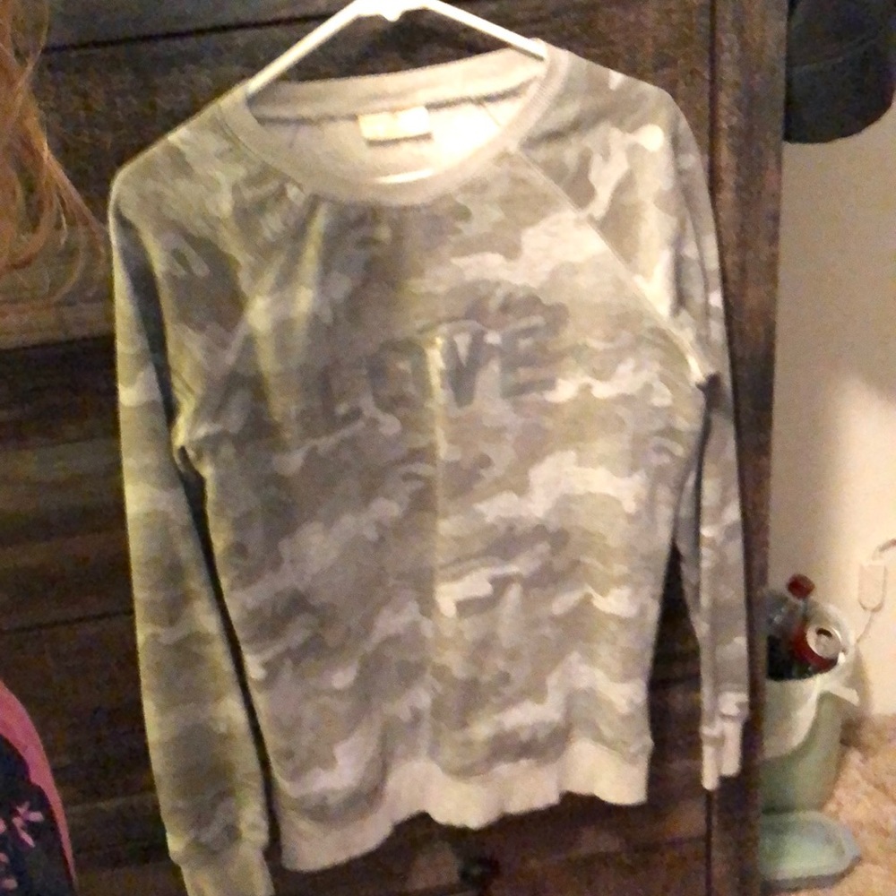 Grey camo sweater with love print